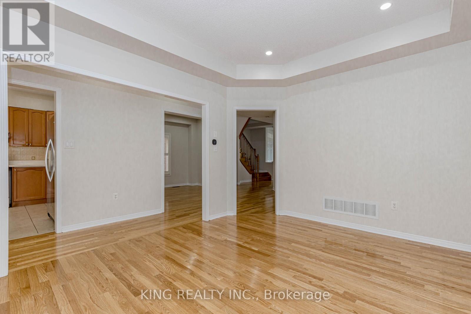 14 Ledgerock Road, Brampton (Bram East), Ontario  L6P 2L7 - Photo 9 - W12475673