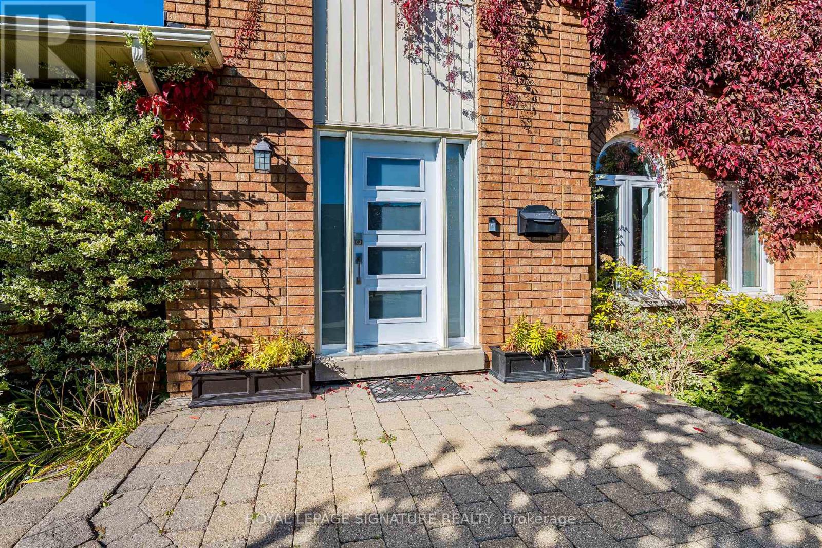 5571 Spangler Drive, Mississauga, Ontario  L5R 3M5 - Photo 3 - W12475678