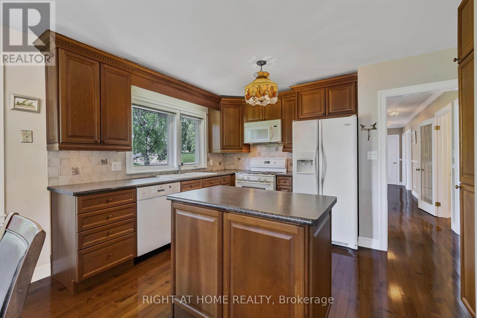 42 Valleyview Road, Brampton (Snelgrove), Ontario  L6Z 4P9 - Photo 9 - W12475700