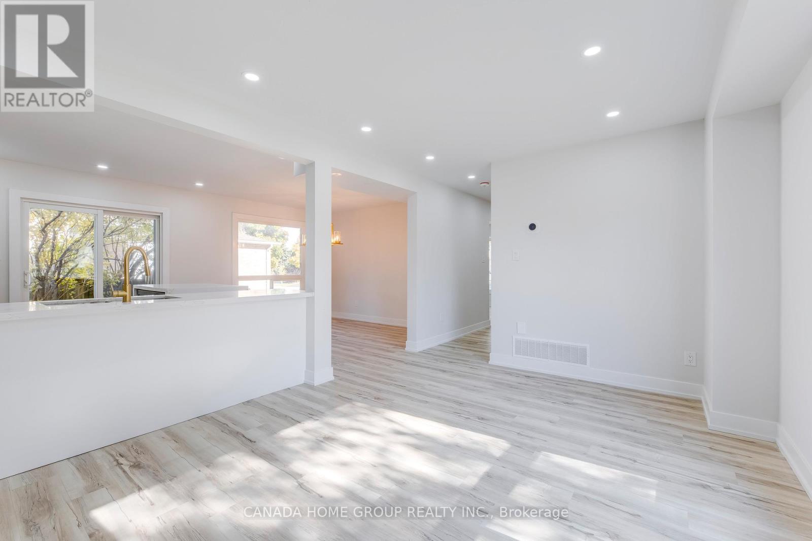 Upper - 6340 Kindree Circle, Mississauga, Ontario  L5N 3C2 - Photo 13 - W12475704