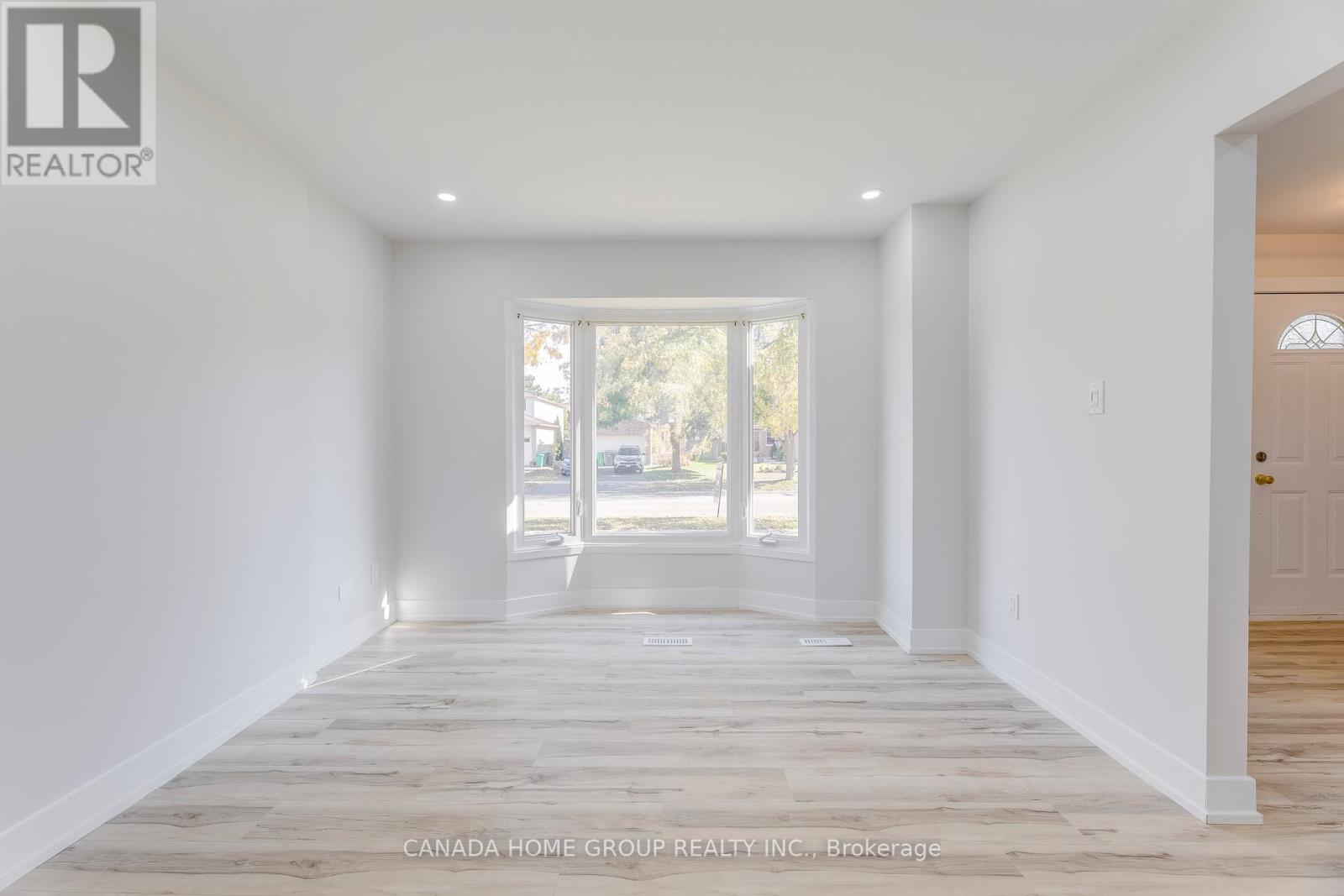 Upper - 6340 Kindree Circle, Mississauga, Ontario  L5N 3C2 - Photo 7 - W12475704