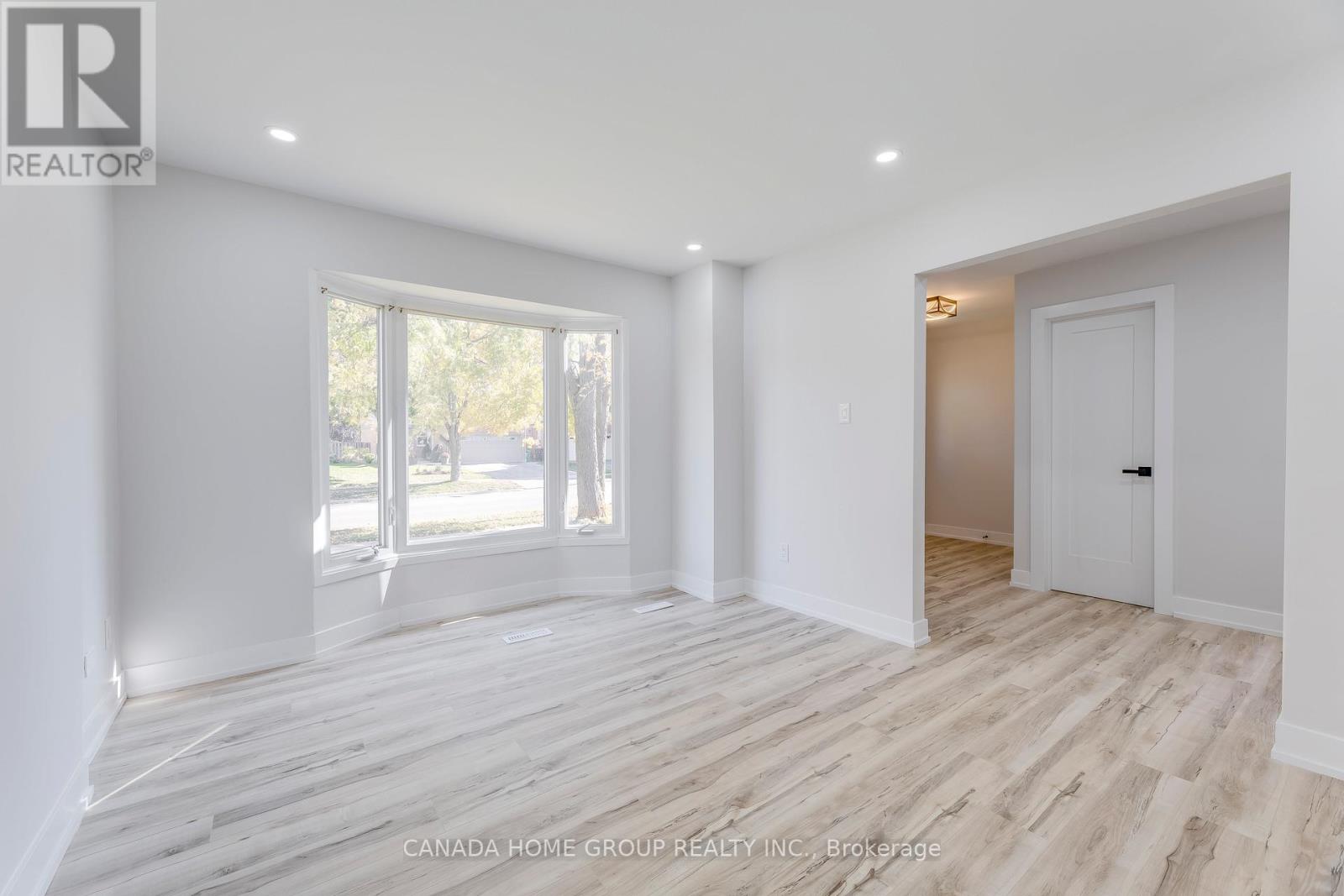 Upper - 6340 Kindree Circle, Mississauga, Ontario  L5N 3C2 - Photo 8 - W12475704