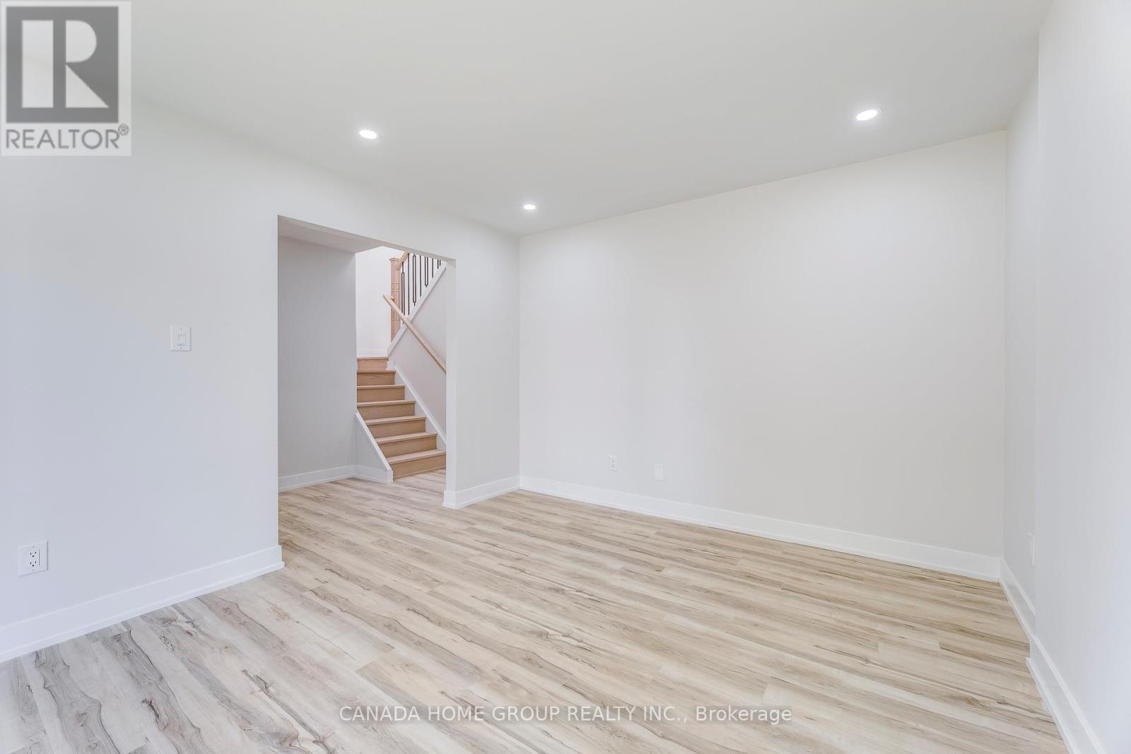 Upper - 6340 Kindree Circle, Mississauga, Ontario  L5N 3C2 - Photo 9 - W12475704