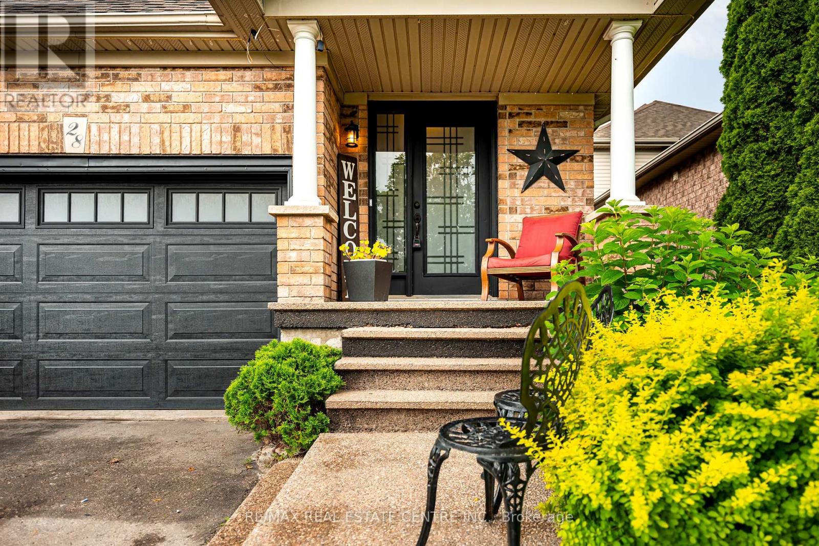 28 Henderson Street, Orangeville, Ontario  L9W 5G1 - Photo 2 - W12475760