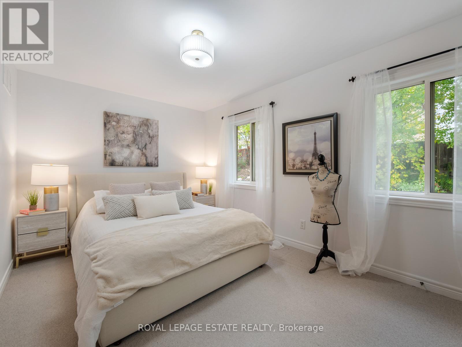 40 Bell Manor Drive, Toronto, Ontario  M8Y 0A4 - Photo 15 - W12475767