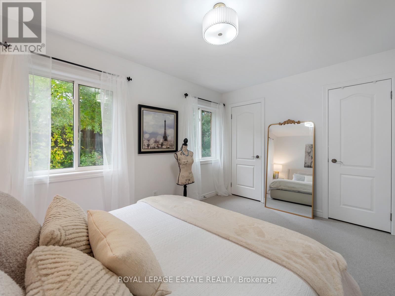 40 Bell Manor Drive, Toronto, Ontario  M8Y 0A4 - Photo 17 - W12475767