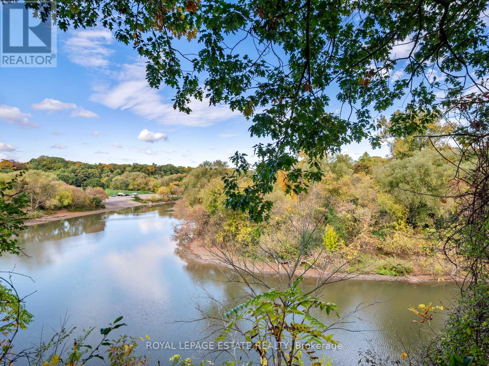40 Bell Manor Drive, Toronto, Ontario  M8Y 0A4 - Photo 33 - W12475767