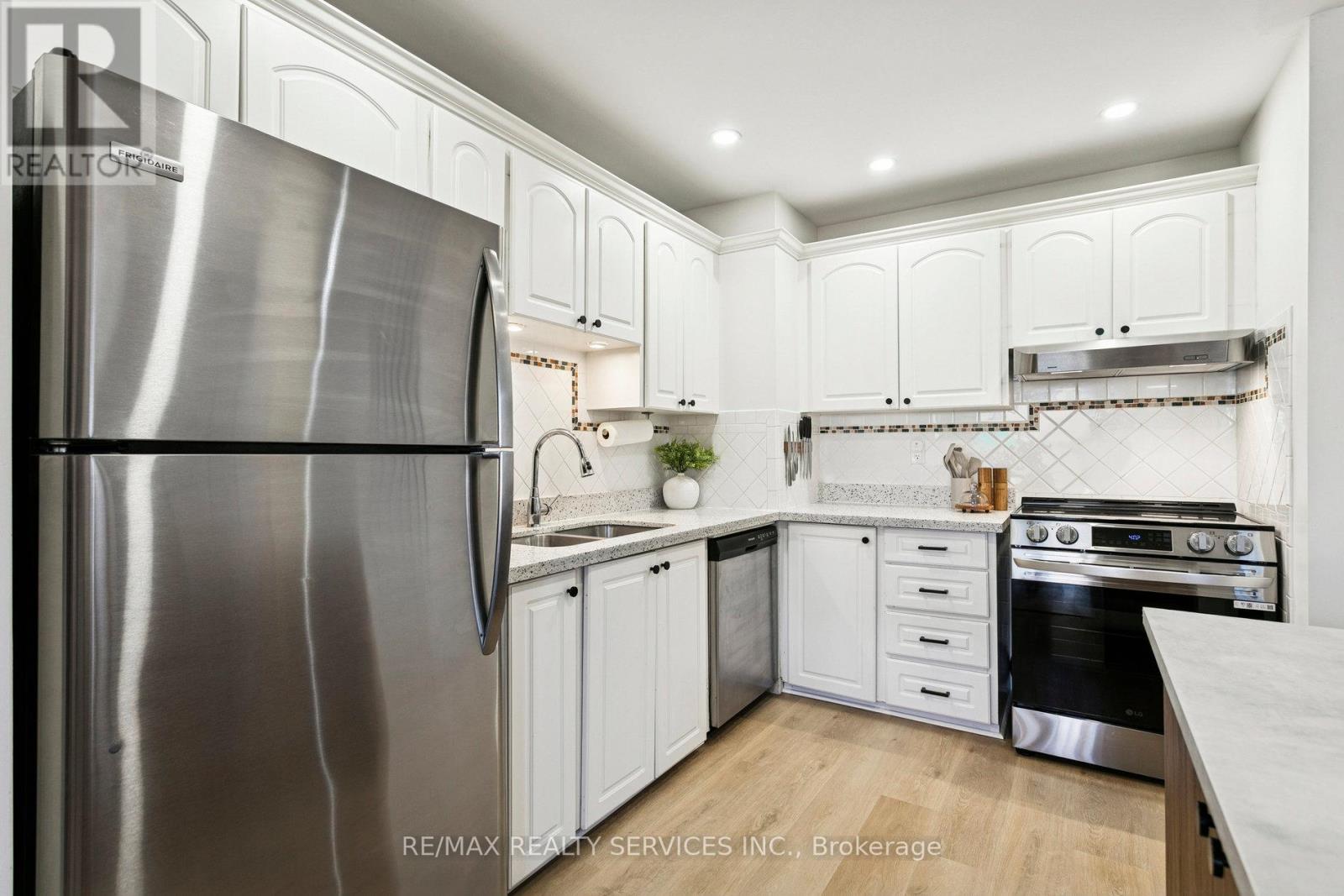 27 - 3395 Cliff Road N, Mississauga, Ontario  L5A 3M7 - Photo 12 - W12475771