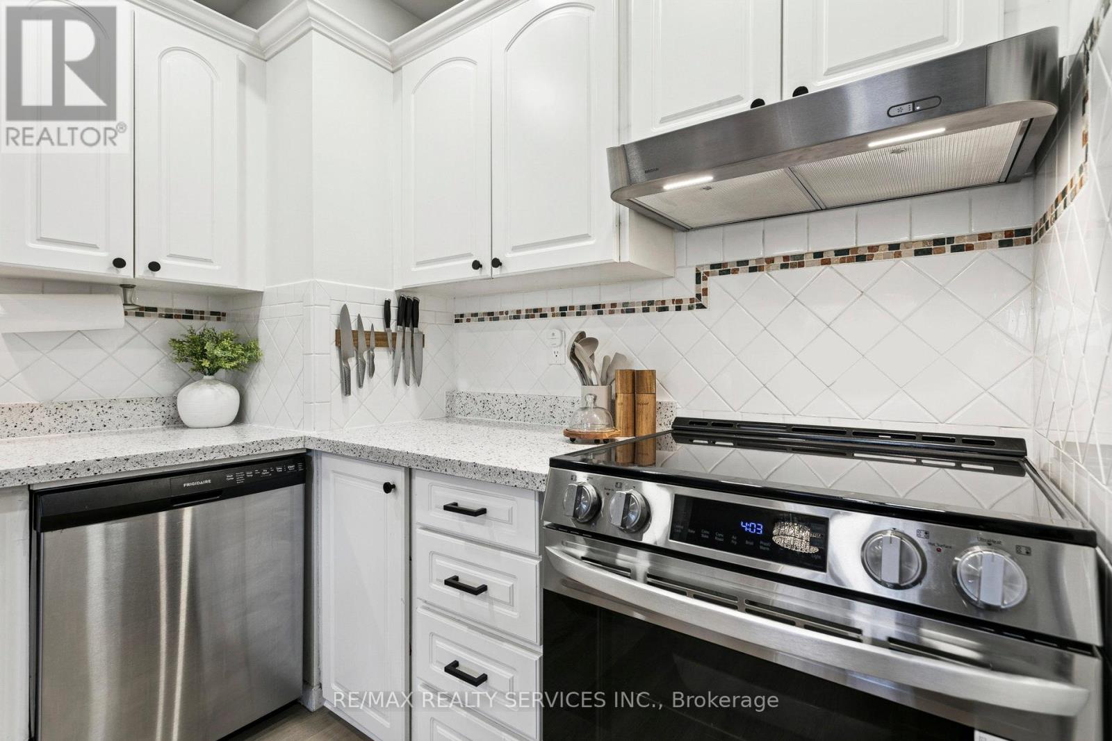 27 - 3395 Cliff Road N, Mississauga, Ontario  L5A 3M7 - Photo 14 - W12475771