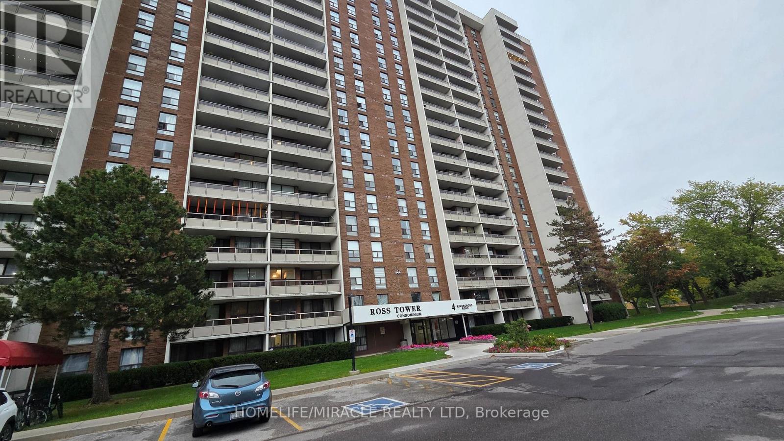 105 - 4 Kings Cross Road, Brampton, Ontario  L6T 3X8 - Photo 3 - W12475806