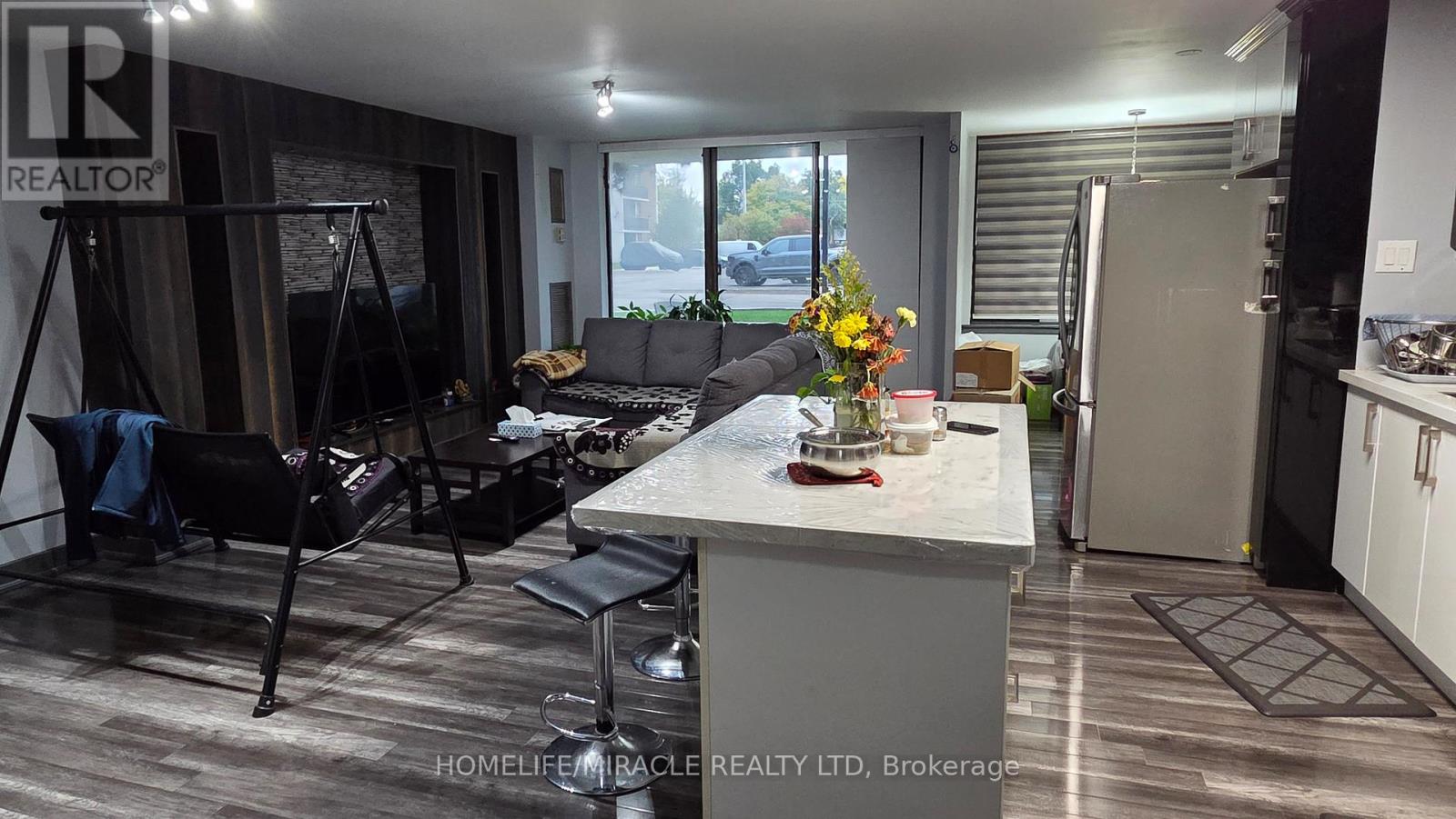 105 - 4 Kings Cross Road, Brampton, Ontario  L6T 3X8 - Photo 9 - W12475806