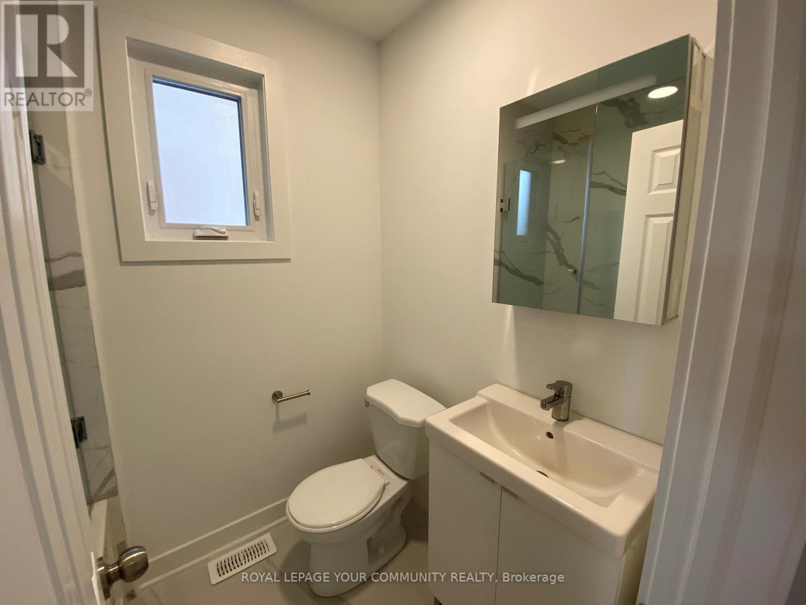172 Times Rd Main Fl Road, Toronto, Ontario  M6B 3M6 - Photo 4 - W12475838