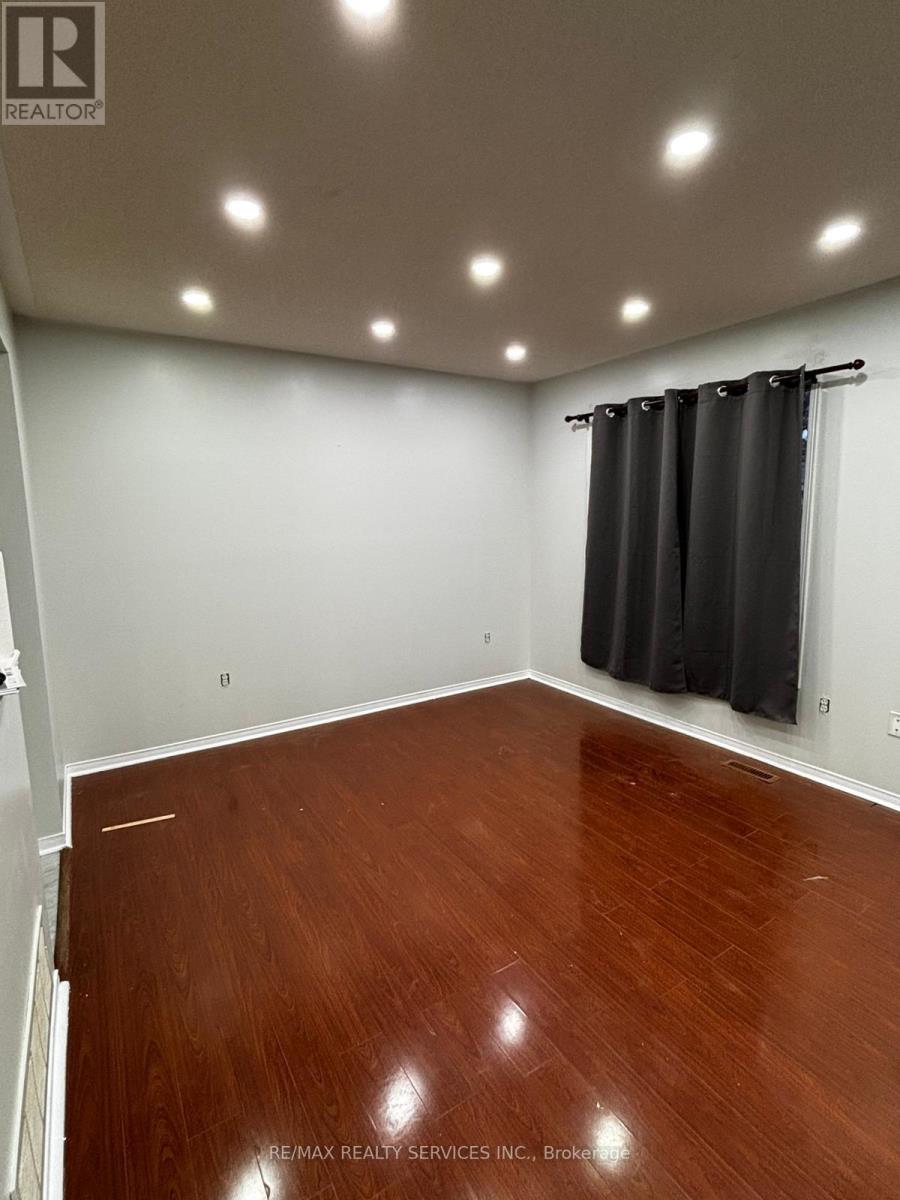 20 Whiteface Crescent, Brampton, Ontario  L6X 4W6 - Photo 18 - W12475841