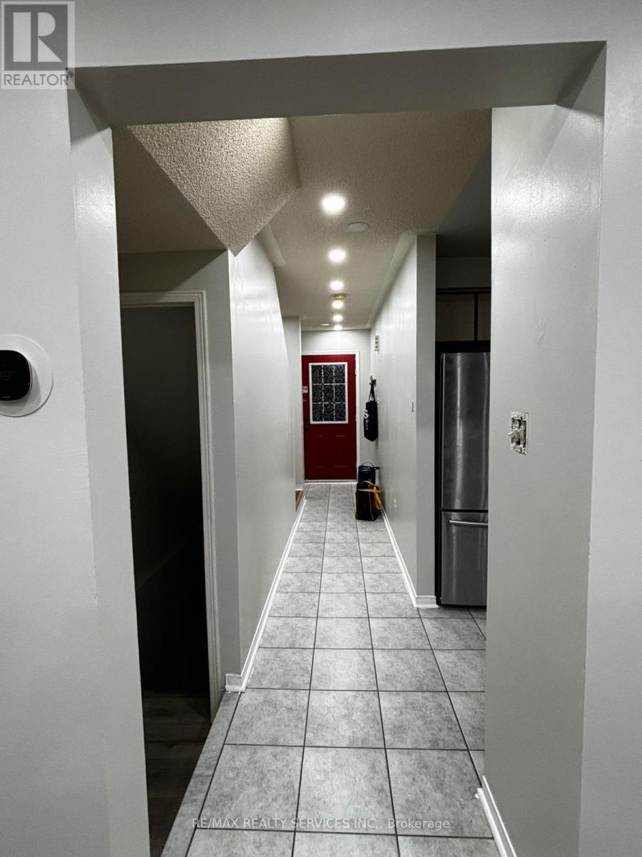 20 Whiteface Crescent, Brampton, Ontario  L6X 4W6 - Photo 19 - W12475841