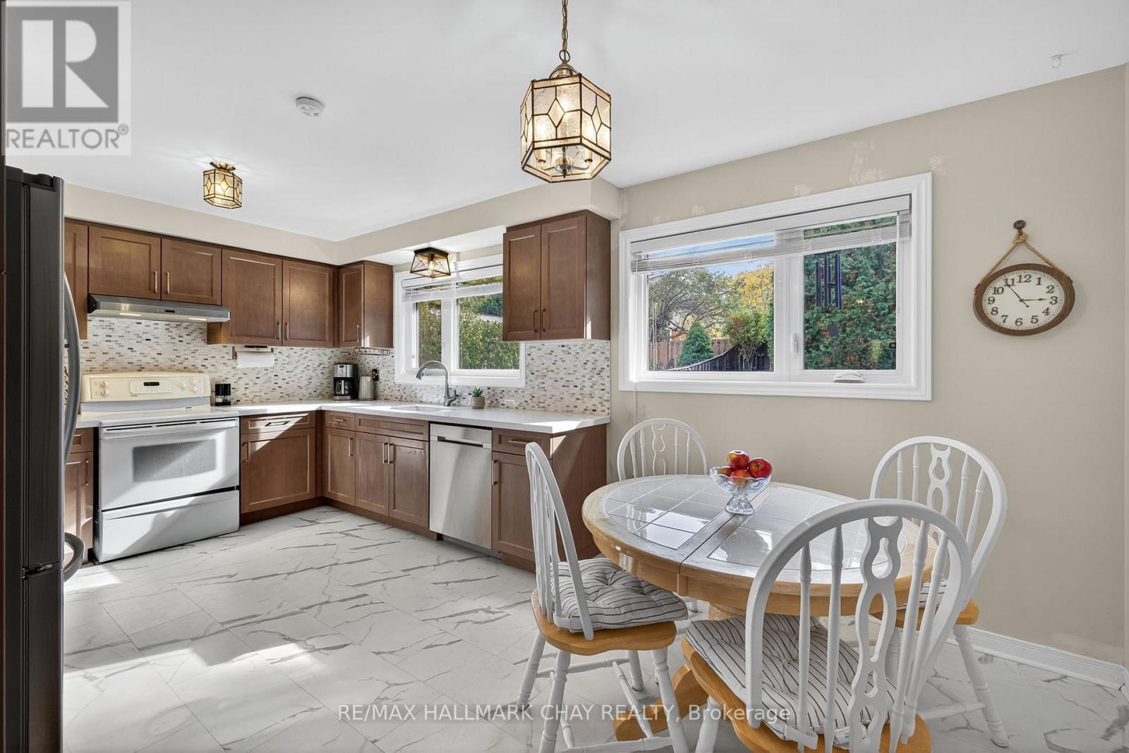 55 Massey Street, Brampton, Ontario  L6S 2V8 - Photo 10 - W12475848