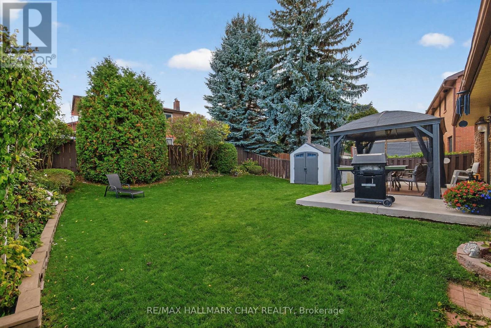 55 Massey Street, Brampton, Ontario  L6S 2V8 - Photo 4 - W12475848
