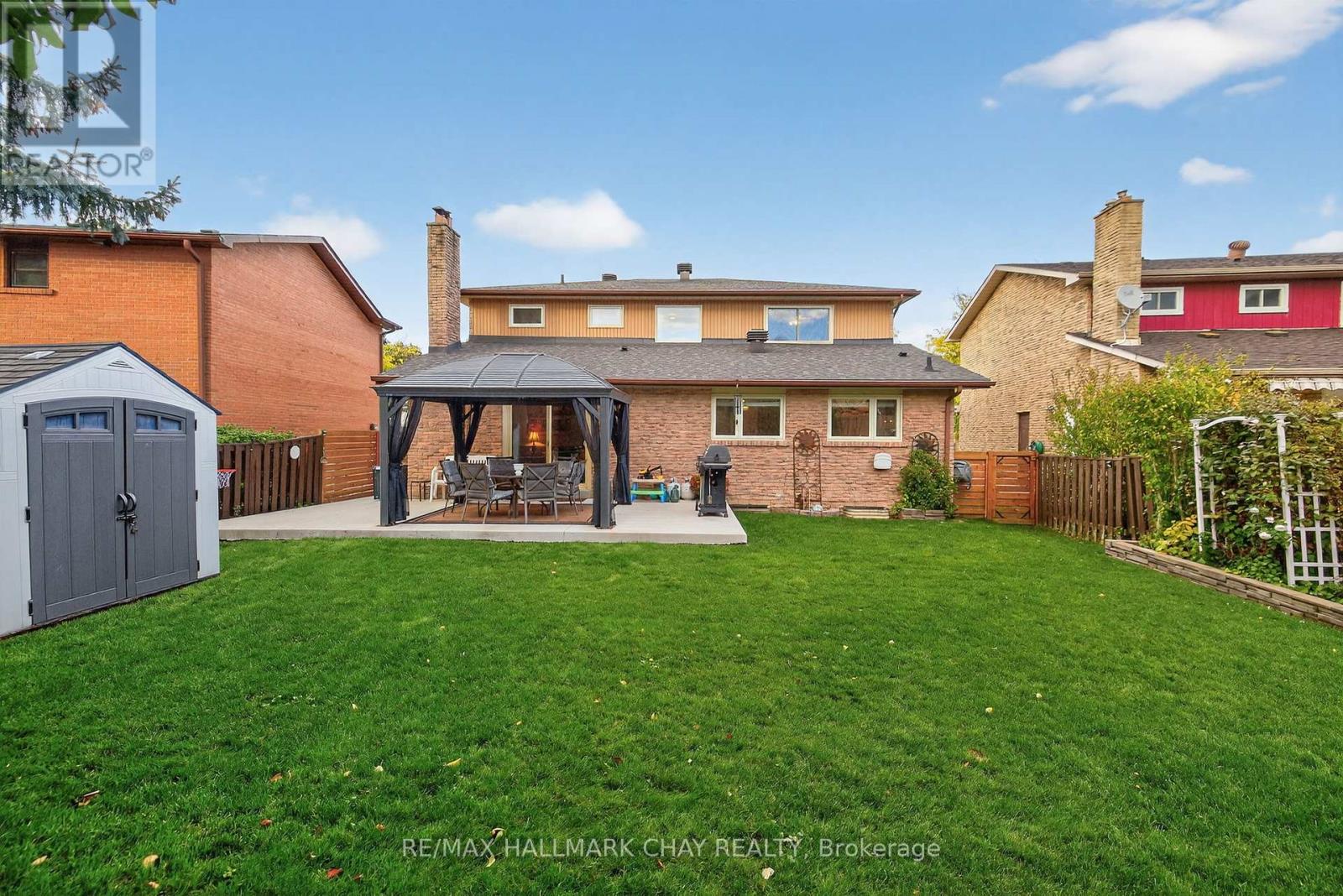 55 Massey Street, Brampton, Ontario  L6S 2V8 - Photo 5 - W12475848