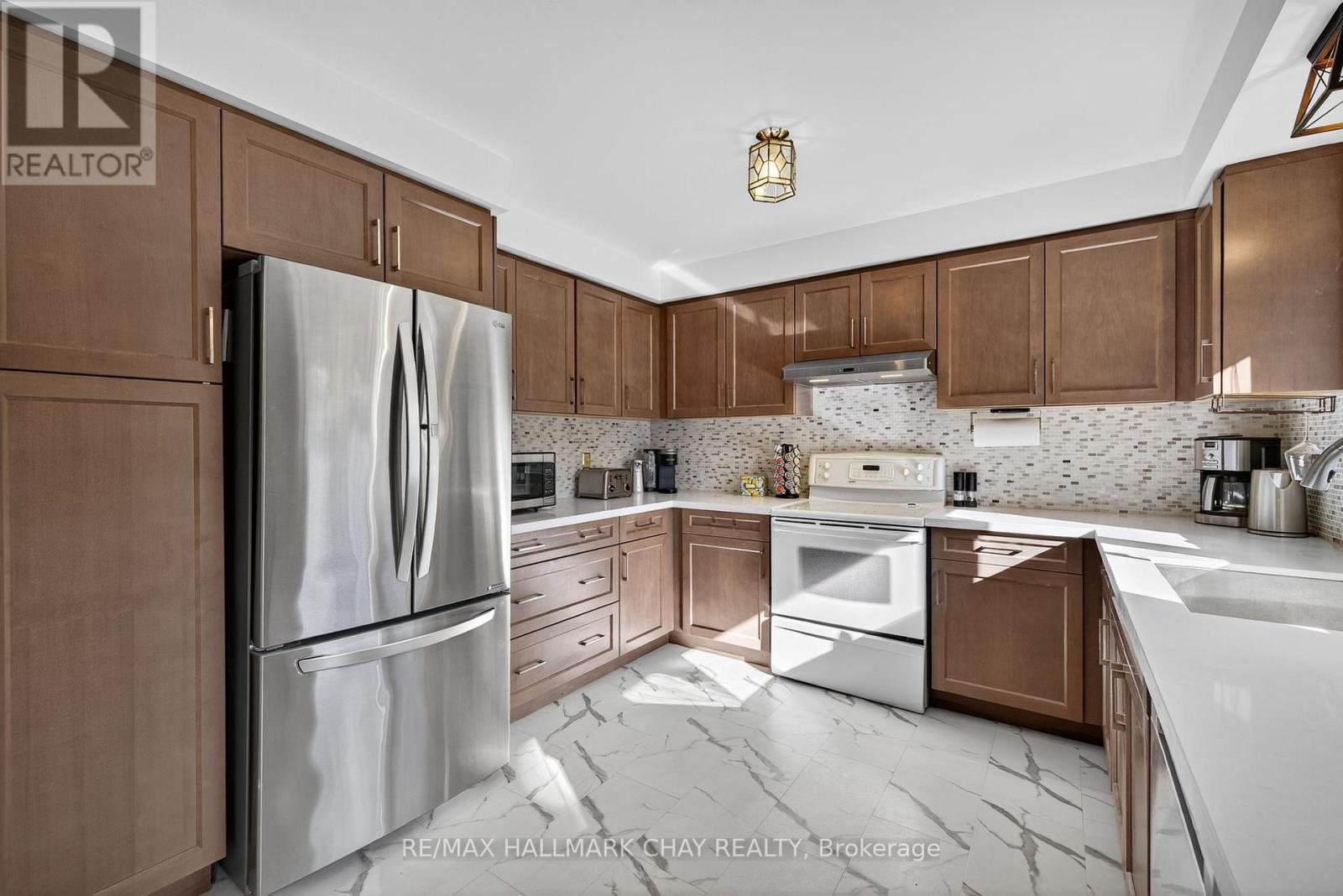 55 Massey Street, Brampton, Ontario  L6S 2V8 - Photo 7 - W12475848