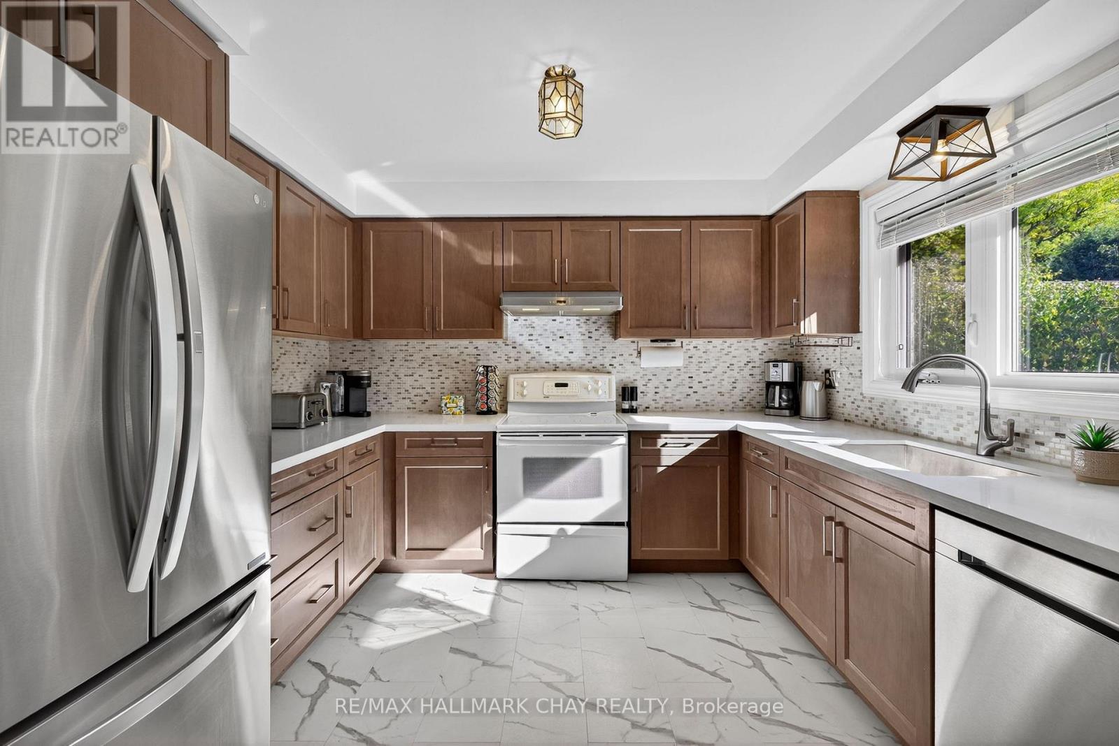 55 Massey Street, Brampton, Ontario  L6S 2V8 - Photo 8 - W12475848