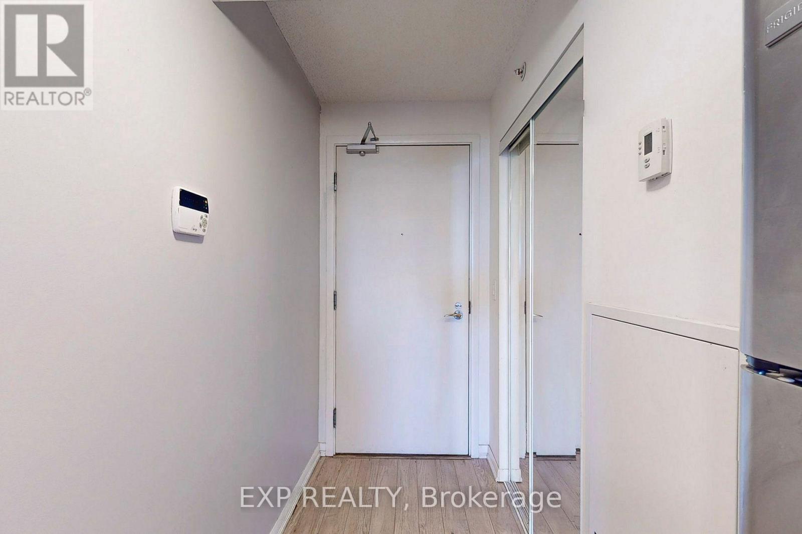438 - 36 Via Bagnato, Toronto, Ontario  M6A 0B7 - Photo 3 - W12475877