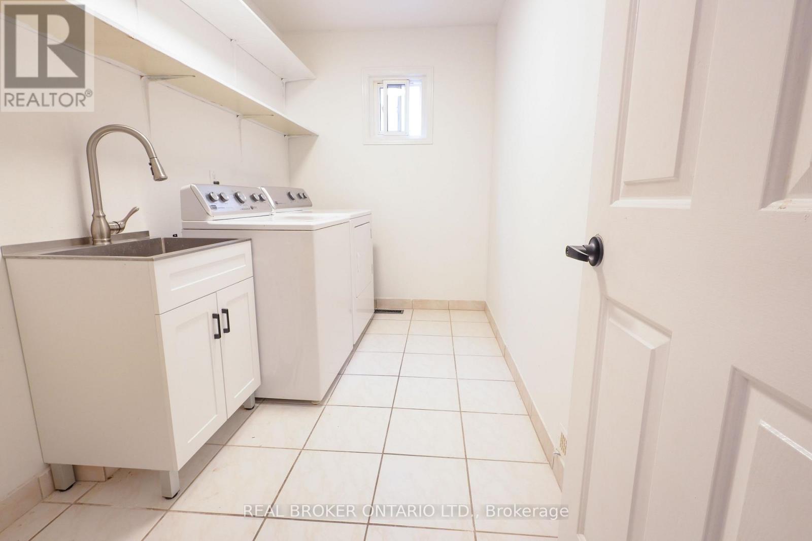 4326 Waterford Crescent, Mississauga, Ontario  L5R 2B2 - Photo 11 - W12475881