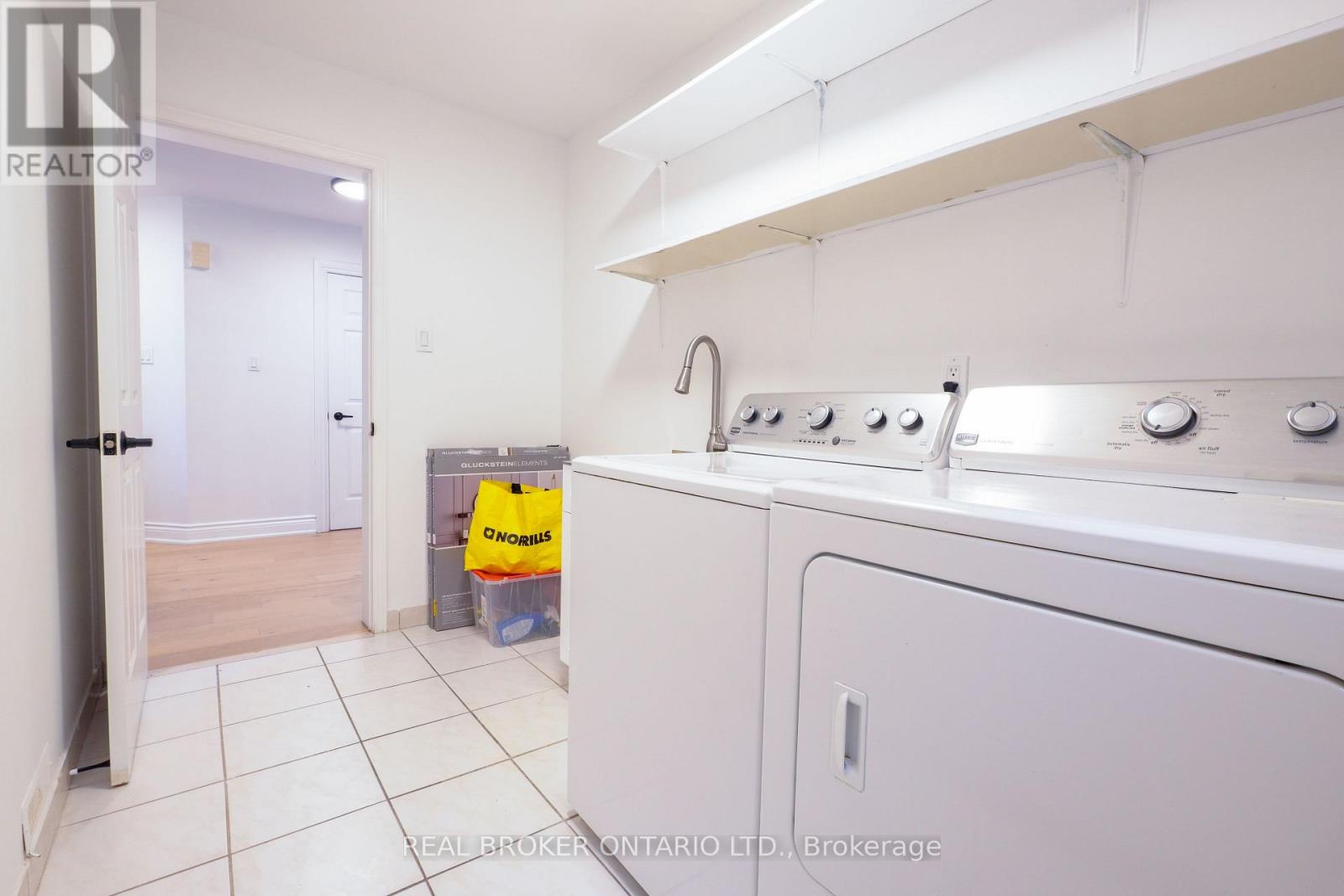 4326 Waterford Crescent, Mississauga, Ontario  L5R 2B2 - Photo 12 - W12475881