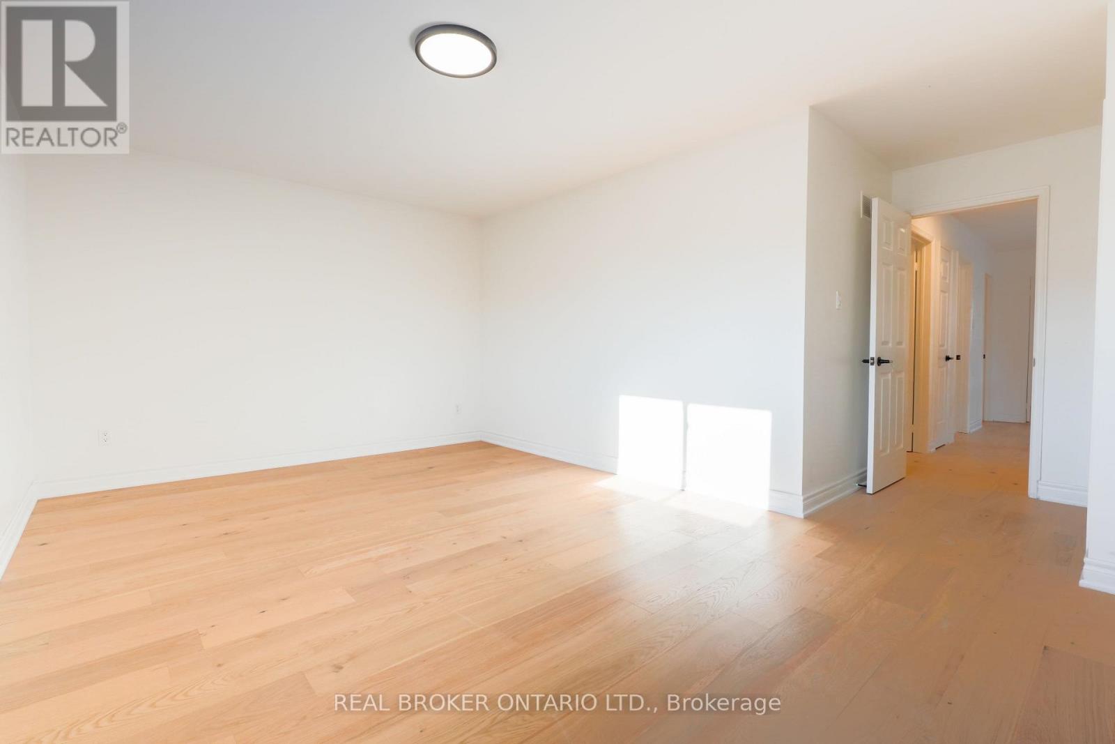 4326 Waterford Crescent, Mississauga, Ontario  L5R 2B2 - Photo 18 - W12475881