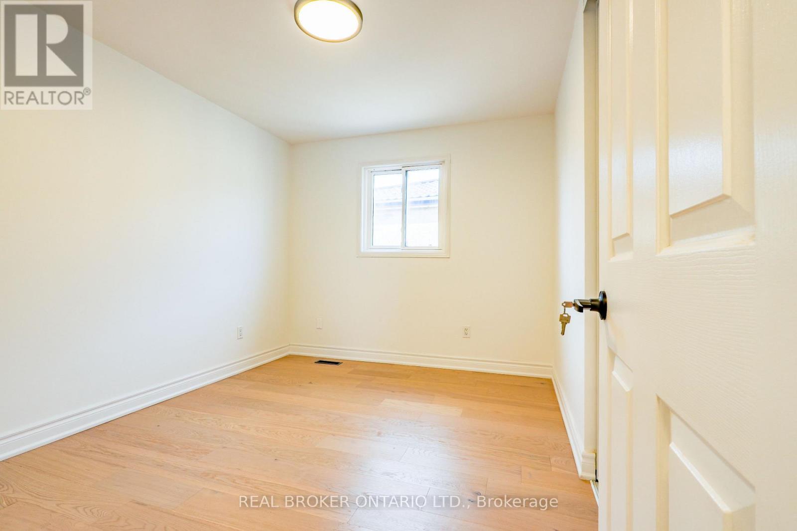4326 Waterford Crescent, Mississauga, Ontario  L5R 2B2 - Photo 23 - W12475881