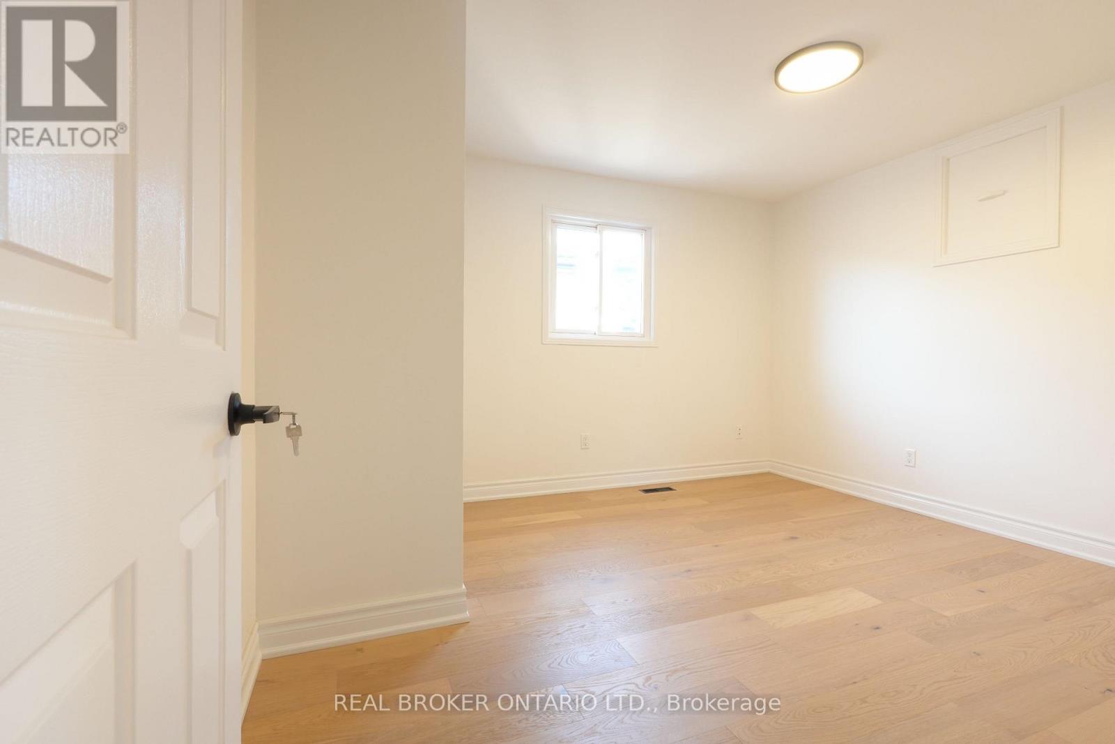 4326 Waterford Crescent, Mississauga, Ontario  L5R 2B2 - Photo 24 - W12475881