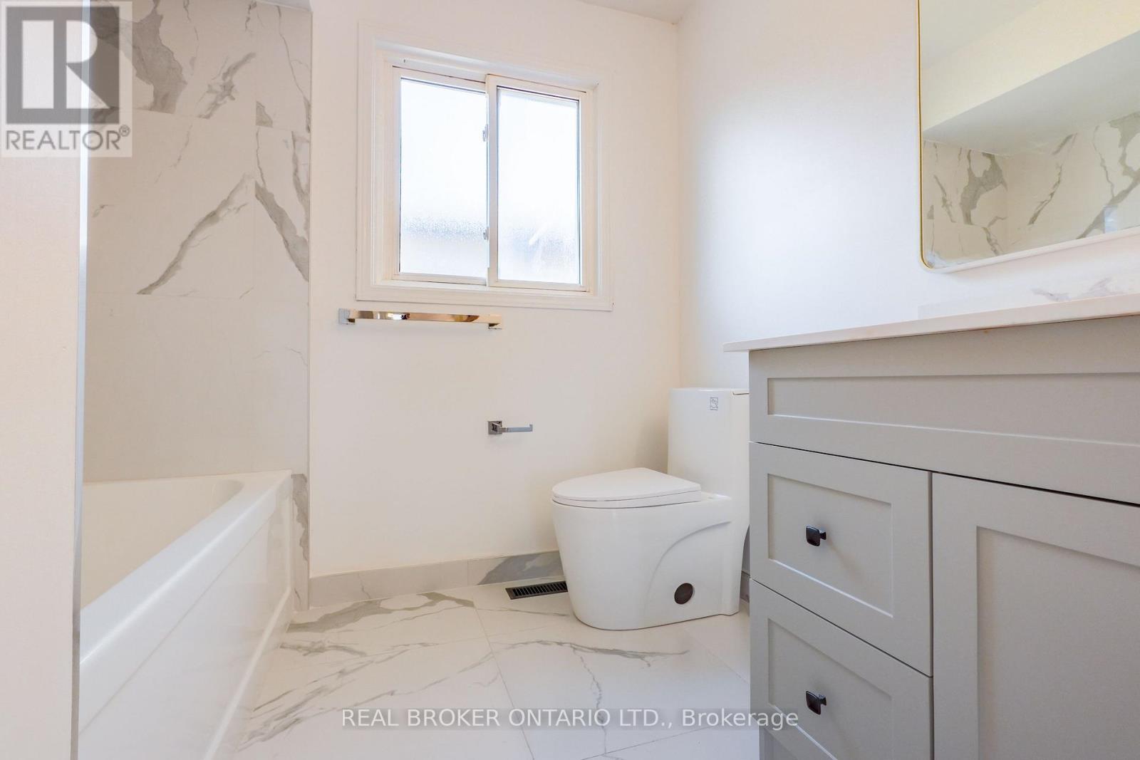 4326 Waterford Crescent, Mississauga, Ontario  L5R 2B2 - Photo 30 - W12475881