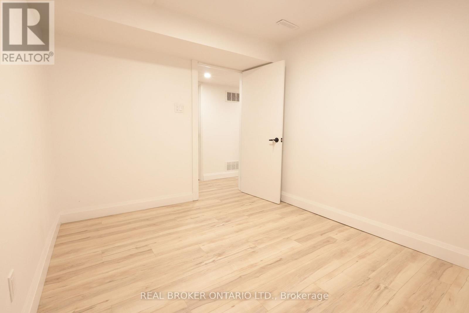 4326 Waterford Crescent, Mississauga, Ontario  L5R 2B2 - Photo 34 - W12475881