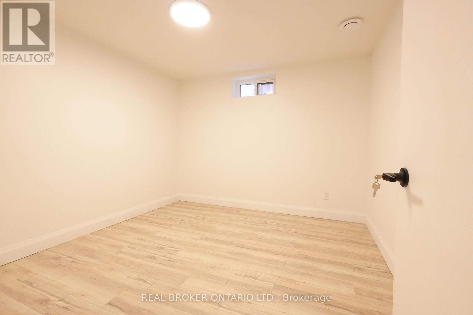 4326 Waterford Crescent, Mississauga, Ontario  L5R 2B2 - Photo 35 - W12475881