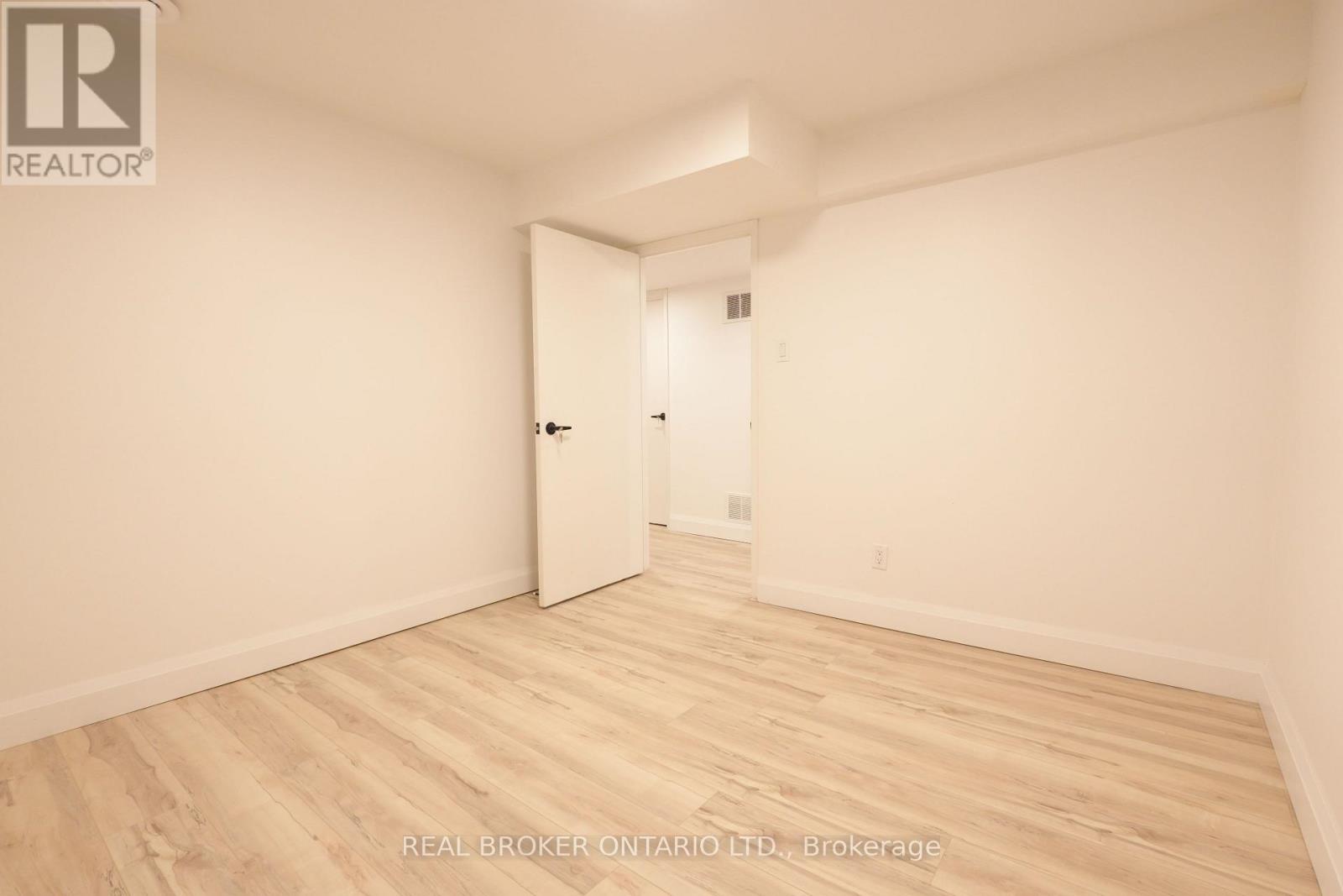 4326 Waterford Crescent, Mississauga, Ontario  L5R 2B2 - Photo 36 - W12475881