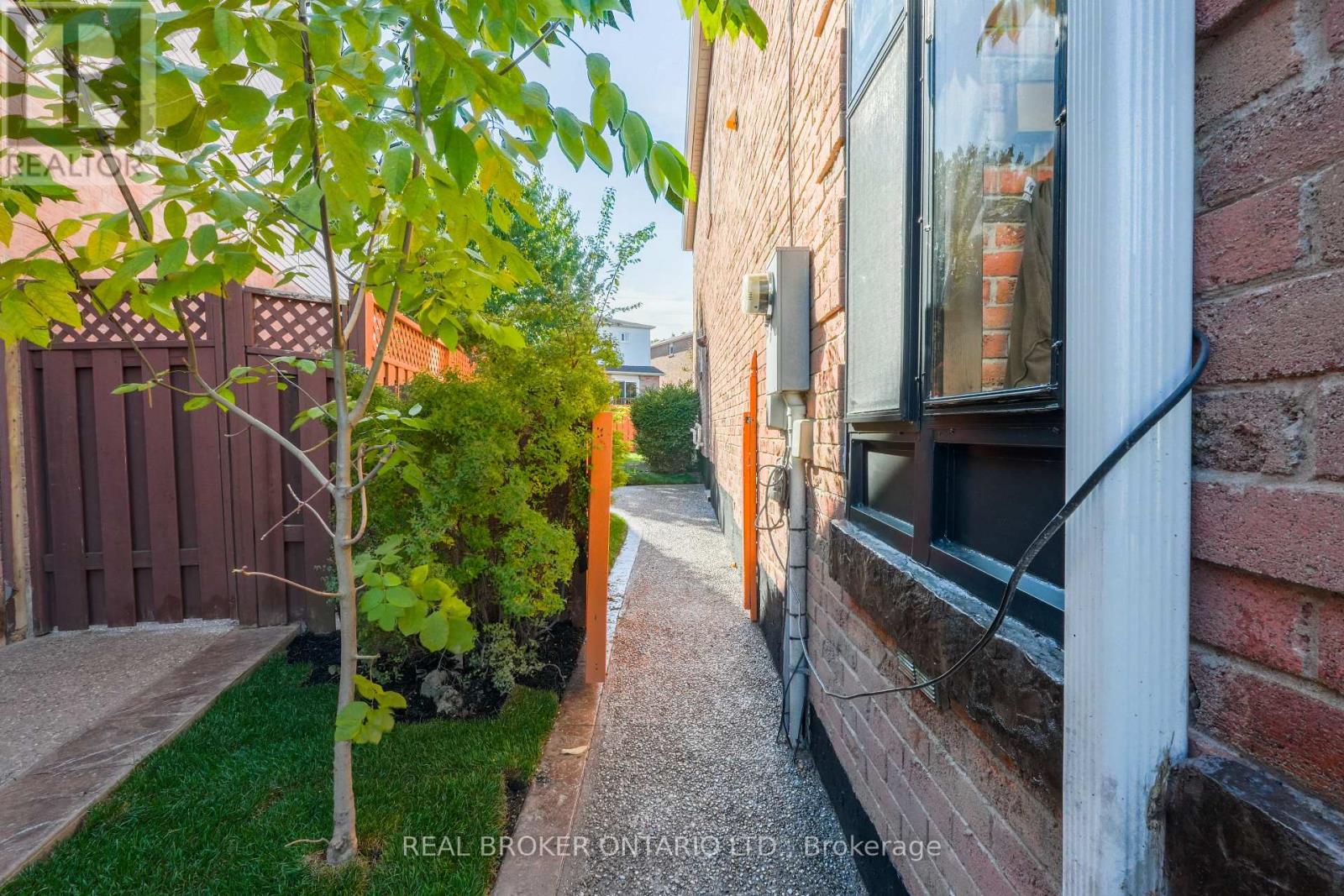 4326 Waterford Crescent, Mississauga, Ontario  L5R 2B2 - Photo 45 - W12475881