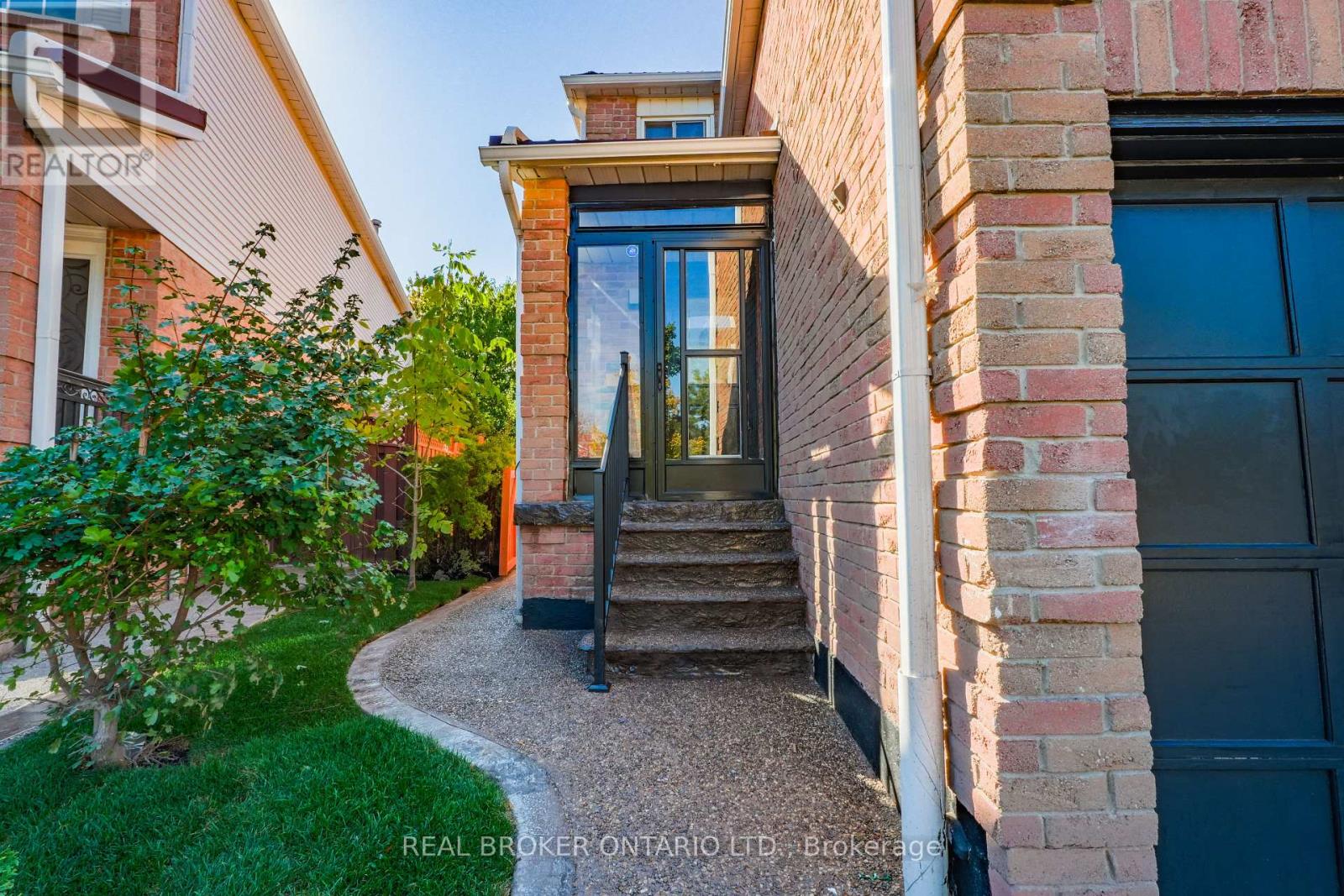 4326 Waterford Crescent, Mississauga, Ontario  L5R 2B2 - Photo 47 - W12475881