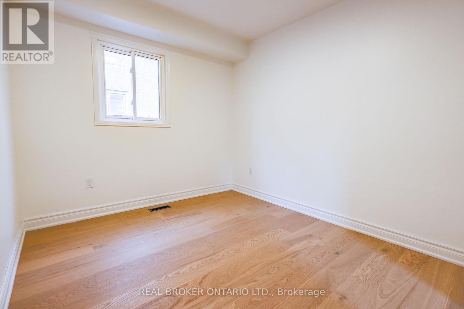 4326 Waterford Crescent, Mississauga, Ontario  L5R 2B2 - Photo 9 - W12475881