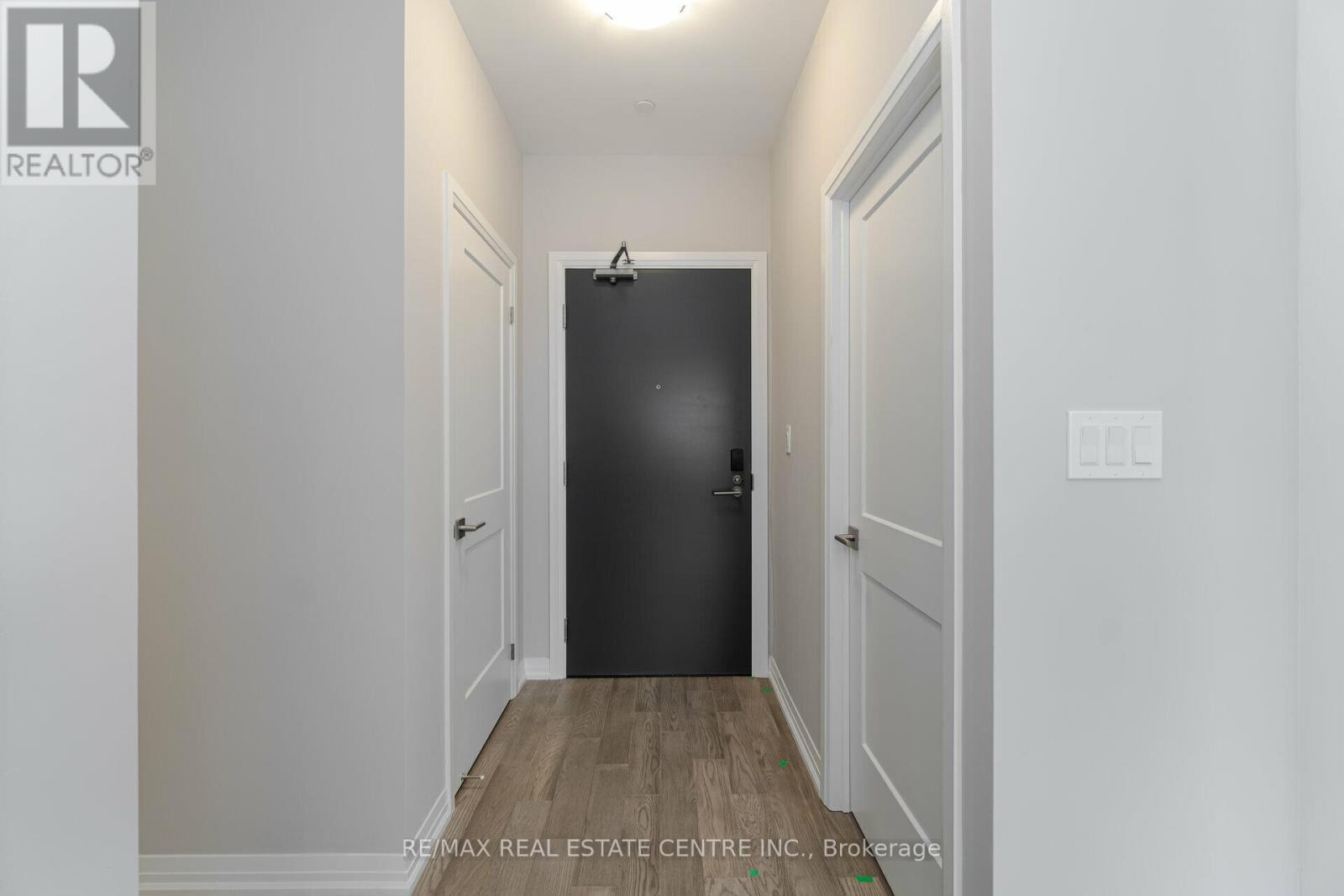 204 - 3265 Carding Mill Trail, Oakville, Ontario  L6M 5P7 - Photo 5 - W12475883
