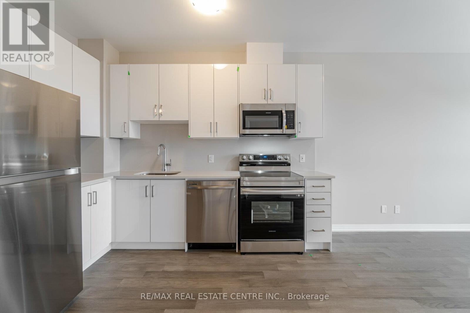 204 - 3265 Carding Mill Trail, Oakville, Ontario  L6M 5P7 - Photo 9 - W12475883