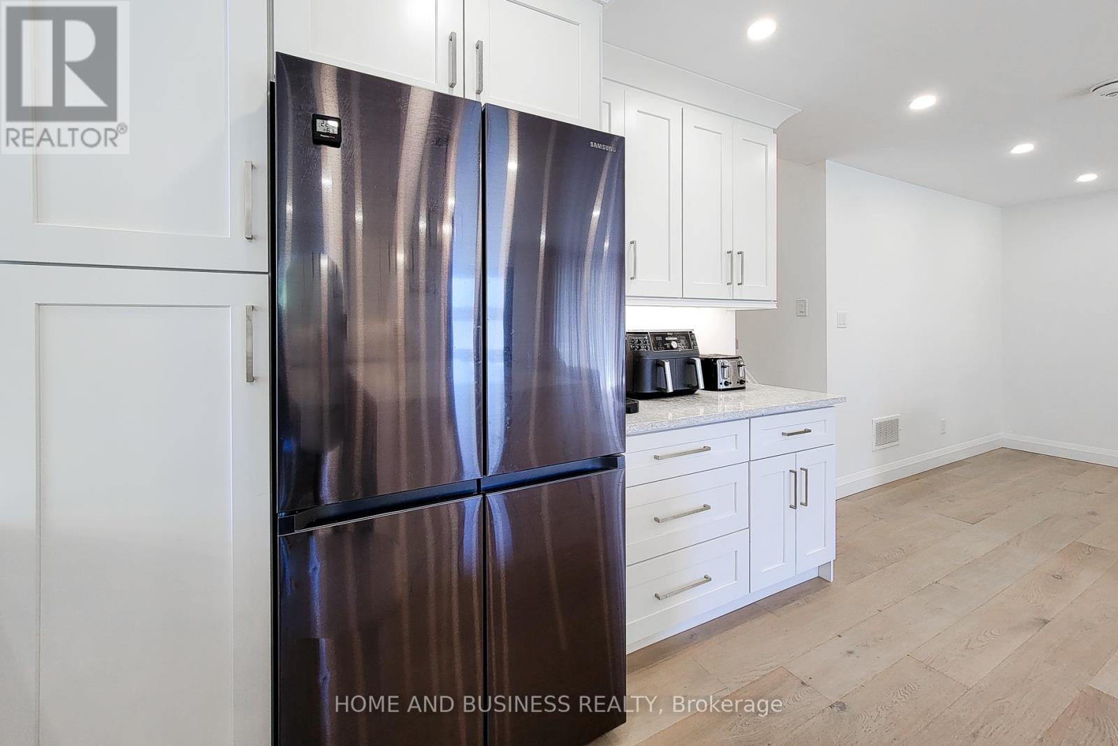 622 Braemore Road, Burlington, Ontario  L7N 3E5 - Photo 15 - W12475915