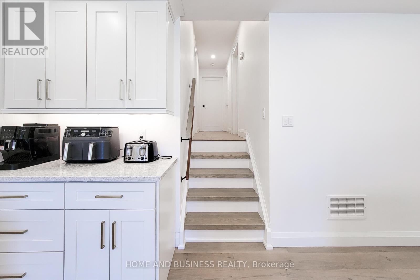 622 Braemore Road, Burlington, Ontario  L7N 3E5 - Photo 16 - W12475915