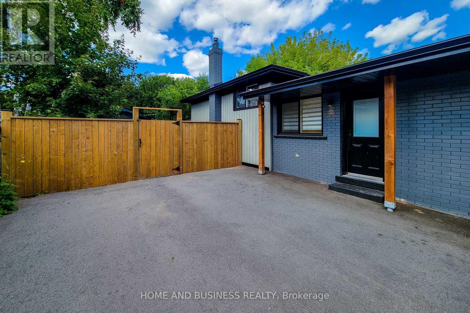 622 Braemore Road, Burlington, Ontario  L7N 3E5 - Photo 2 - W12475915