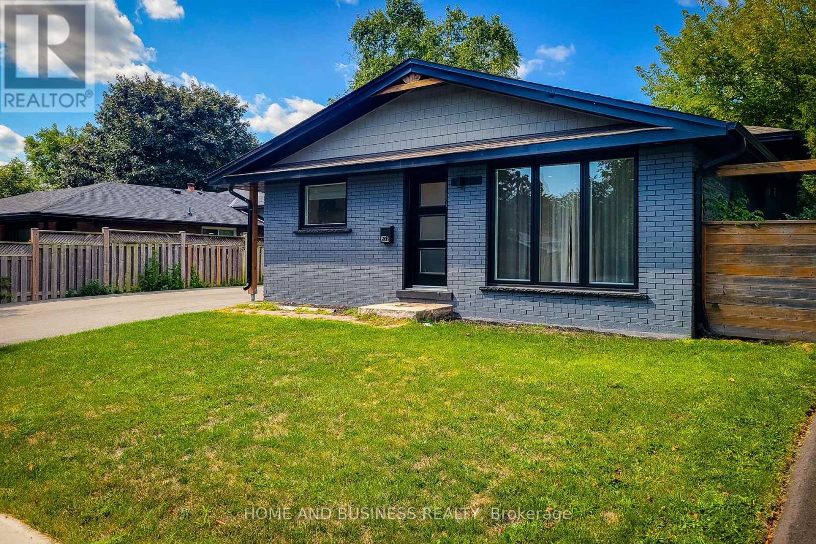 622 Braemore Road, Burlington, Ontario  L7N 3E5 - Photo 3 - W12475915
