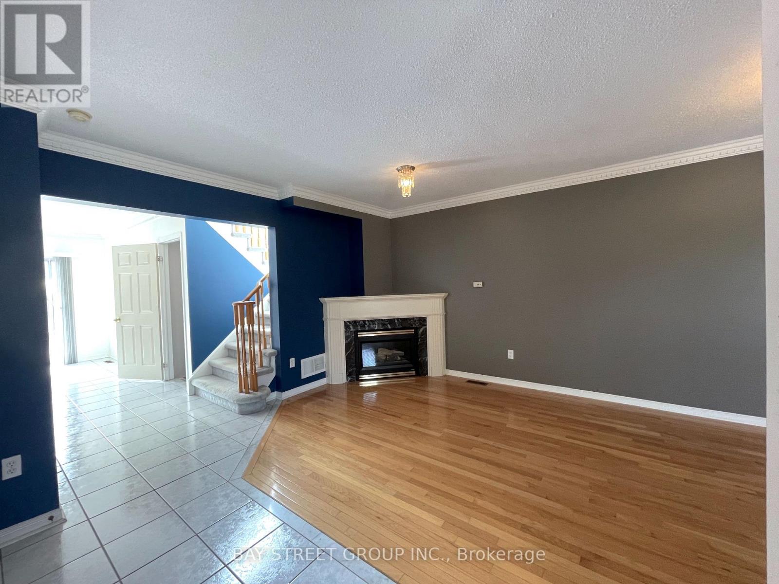 2136 Golden Orchard Trail, Oakville, Ontario  L6M 3W8 - Photo 2 - W12475929