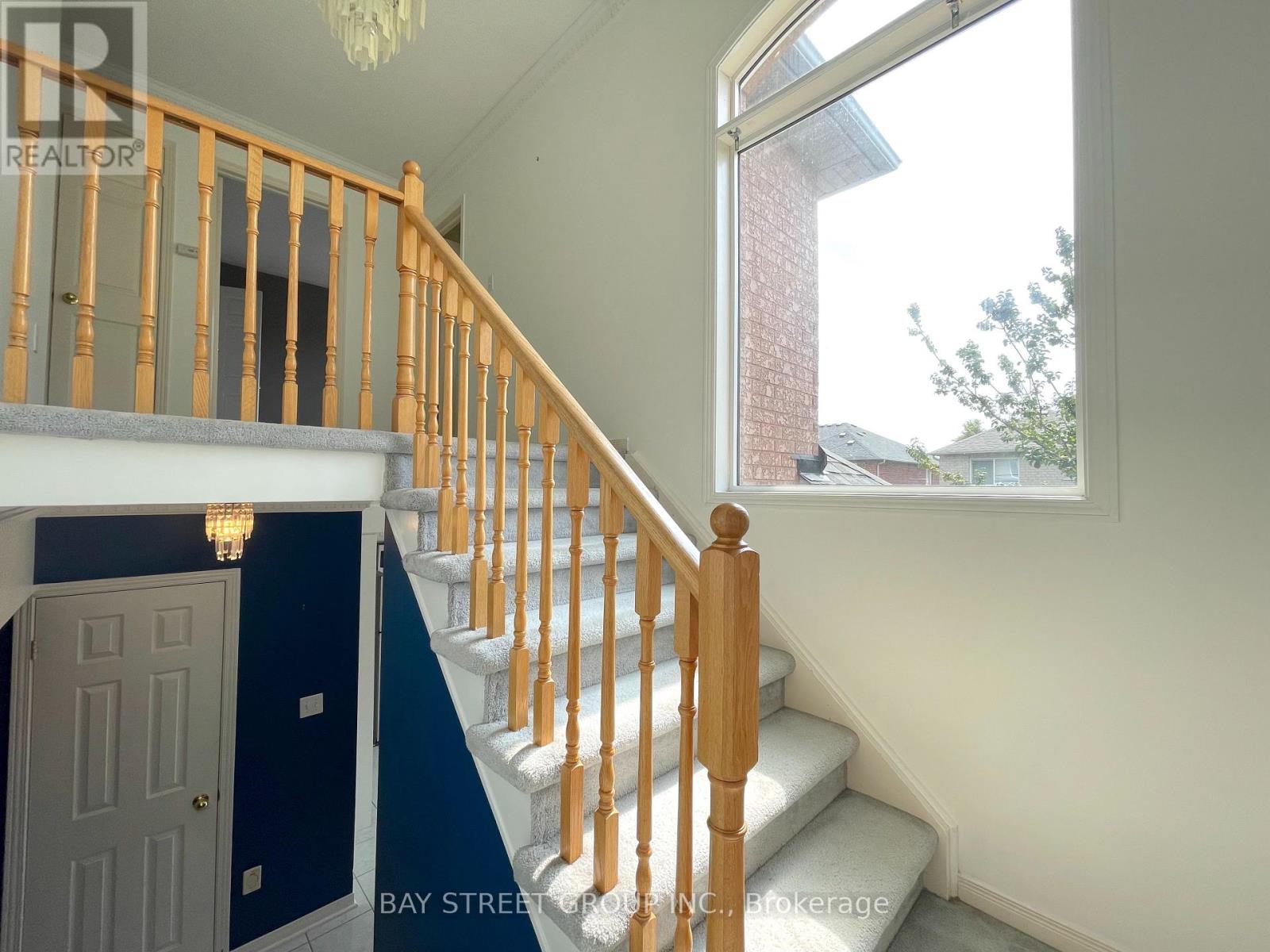 2136 Golden Orchard Trail, Oakville, Ontario  L6M 3W8 - Photo 7 - W12475929