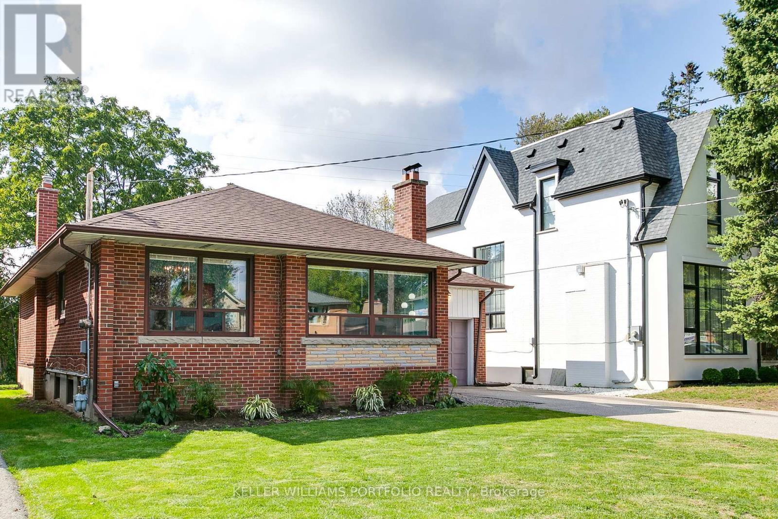 106 Botfield Avenue, Toronto, Ontario  M9B 4E5 - Photo 2 - W12475974