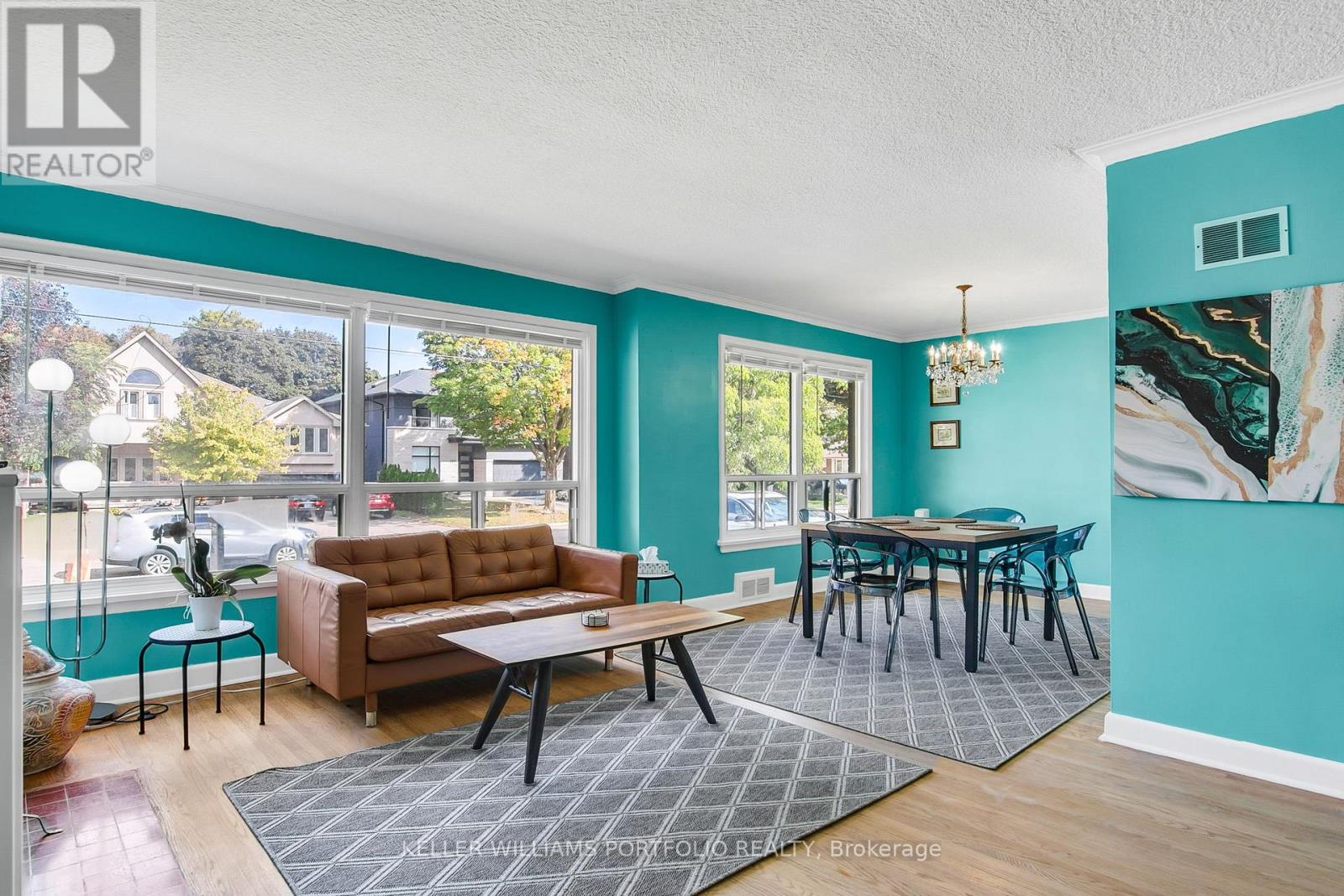 106 Botfield Avenue, Toronto, Ontario  M9B 4E5 - Photo 6 - W12475974