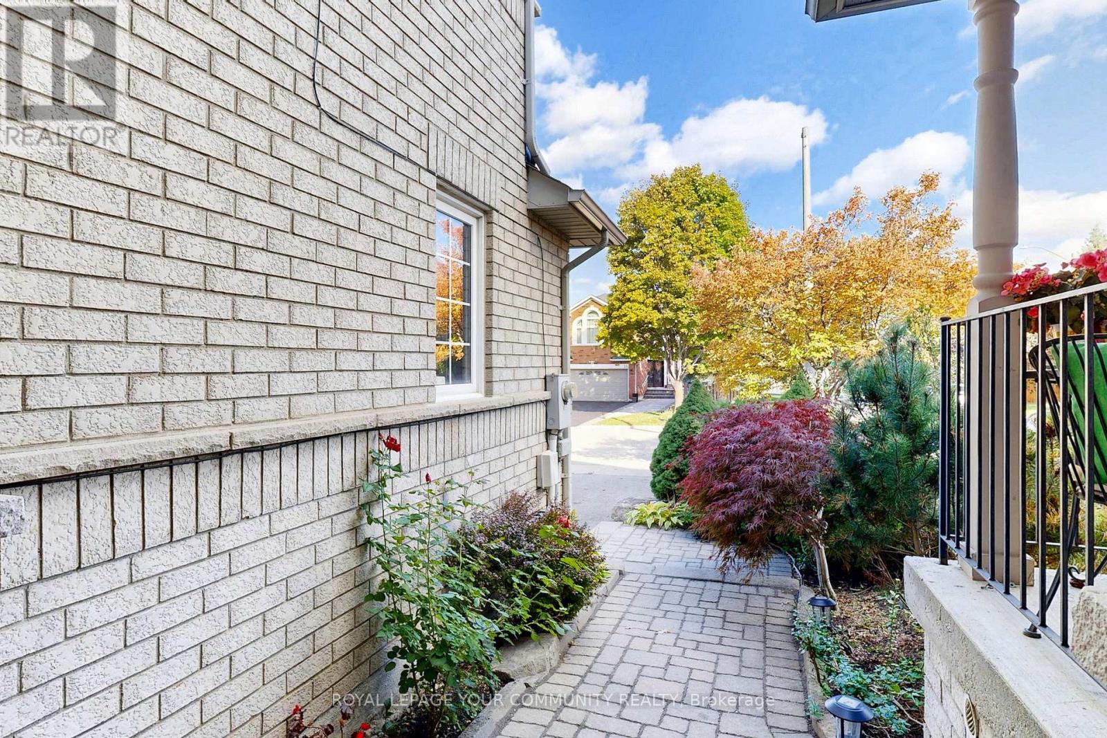 29 Peninsula Crescent, Richmond Hill (Rouge Woods), Ontario  L4S 1V1 - Photo 4 - N12475802