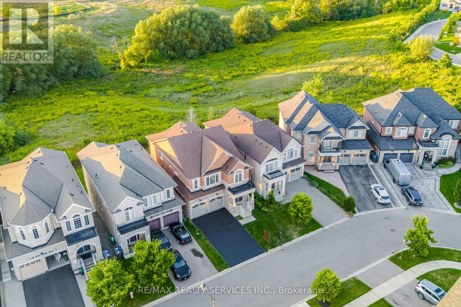 42 Deer Ridge Trail, Caledon, Ontario  L7C 3Z6 - Photo 4 - W12465271