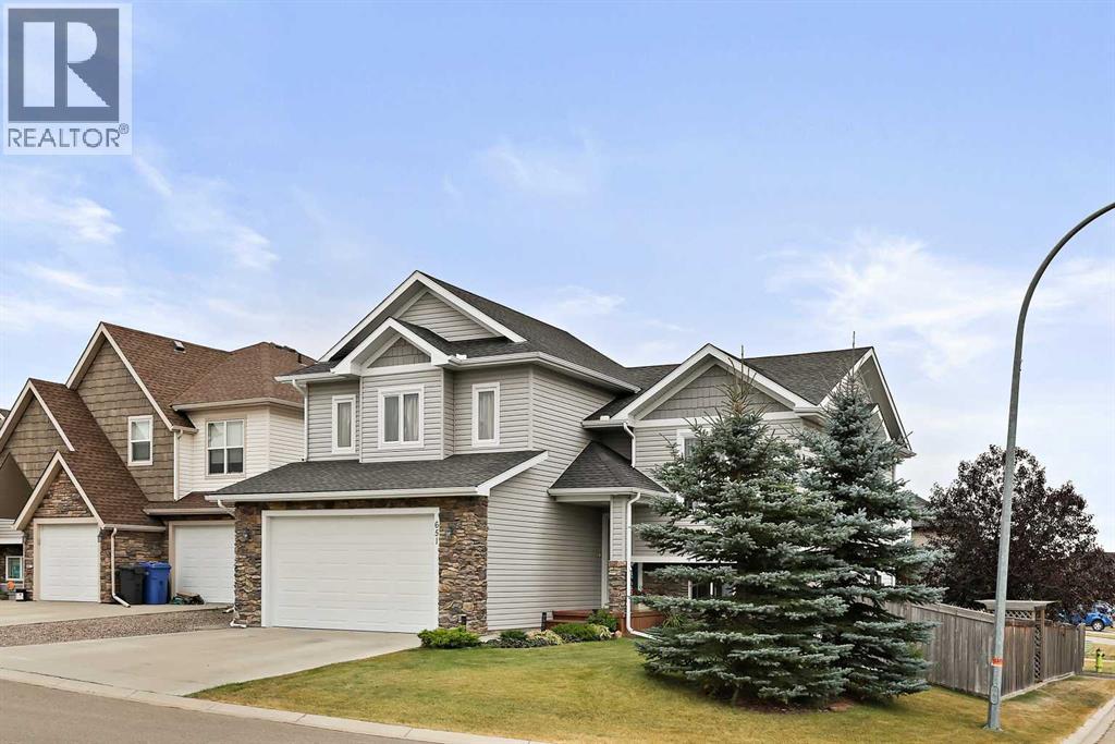 651 West Highland Crescent, Carstairs, Alberta  T0M 0N0 - Photo 2 - A2261591