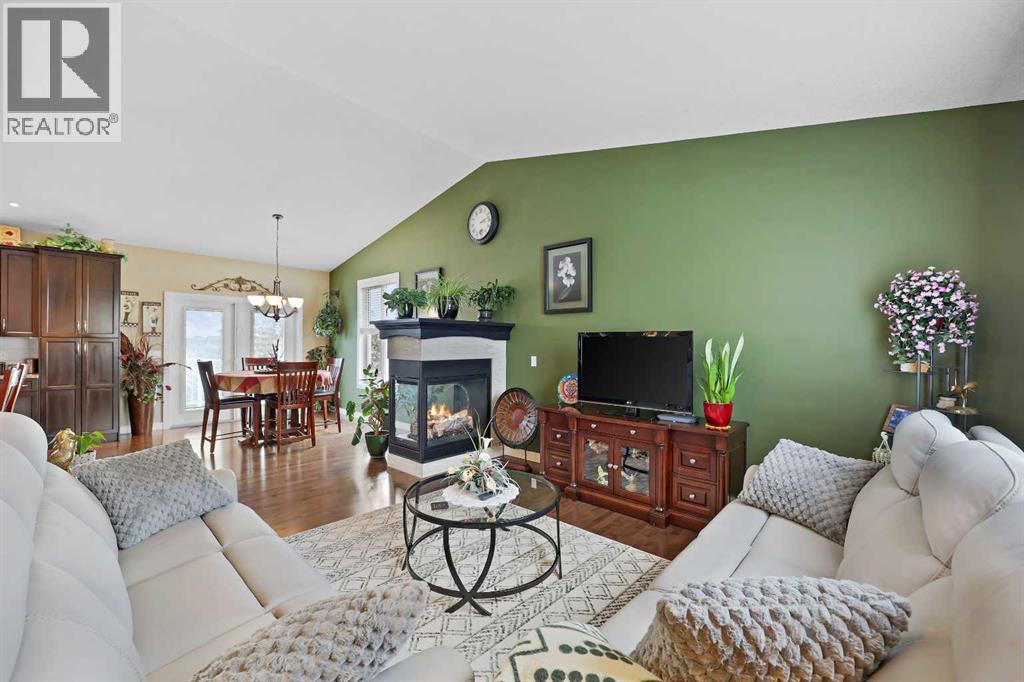 651 West Highland Crescent, Carstairs, Alberta  T0M 0N0 - Photo 9 - A2261591